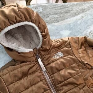 The North Face Reversible Mossbud Jacket Metallic Bronze/ White Sherpa Size 2T